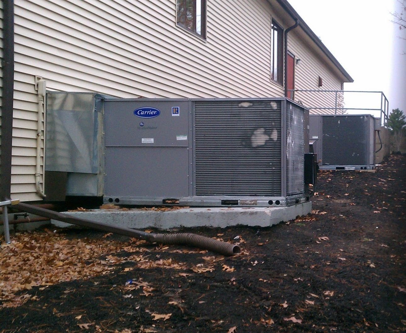 roof top unit installation Carrier HVAC system