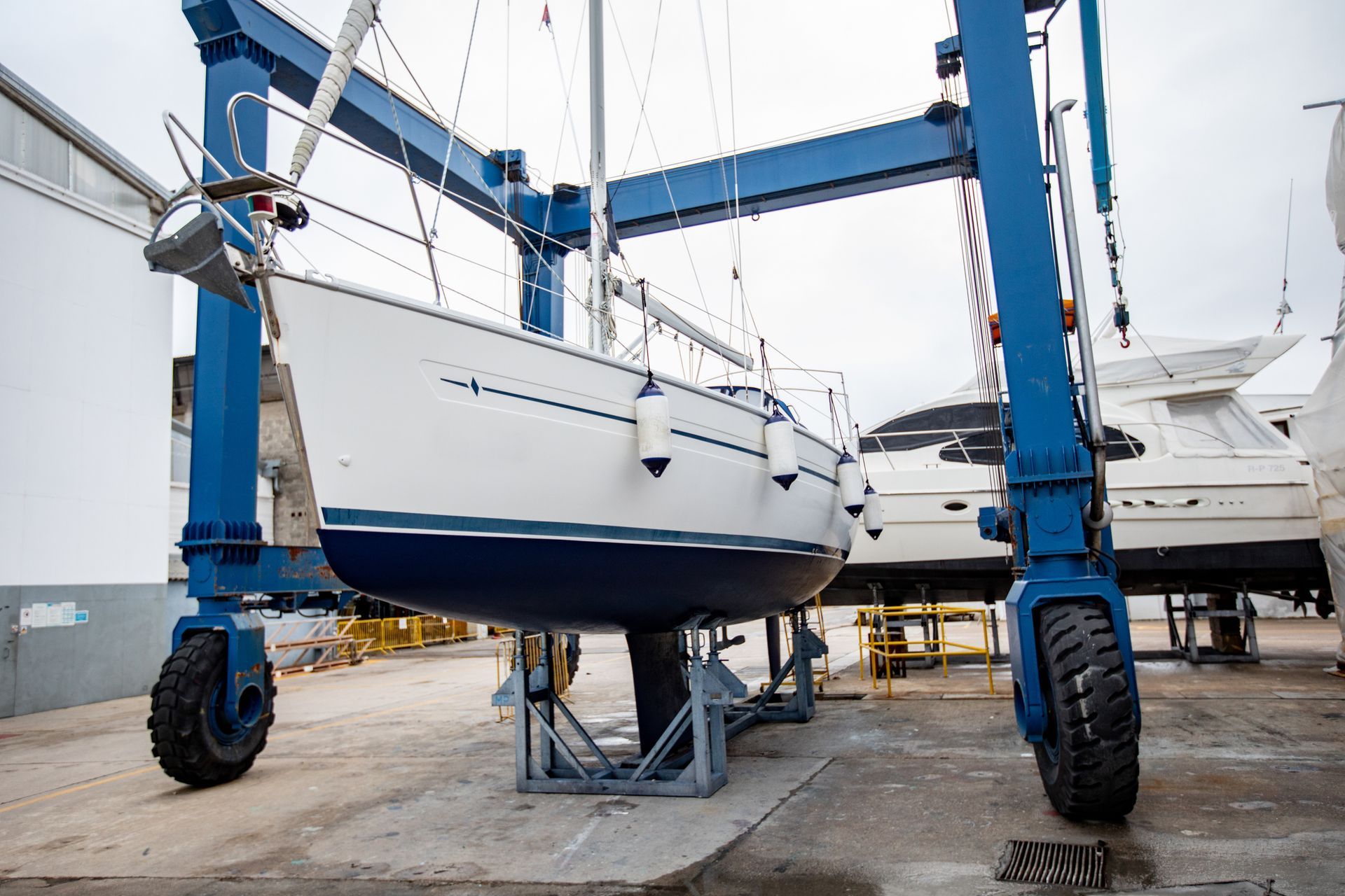 boat lift maintenance tips
