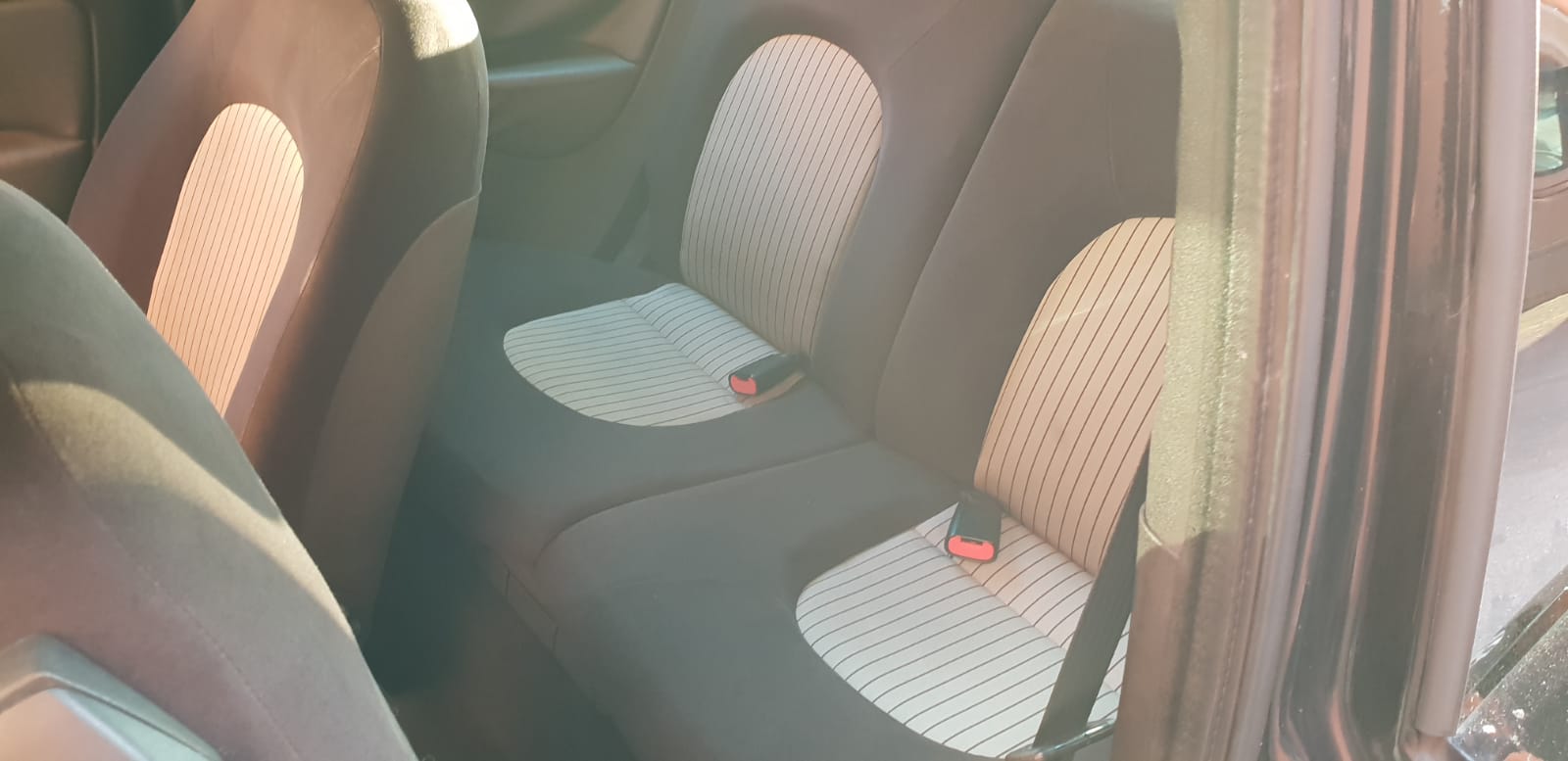 dettaglio sedili posteriori lancia y dopo lavaggio
