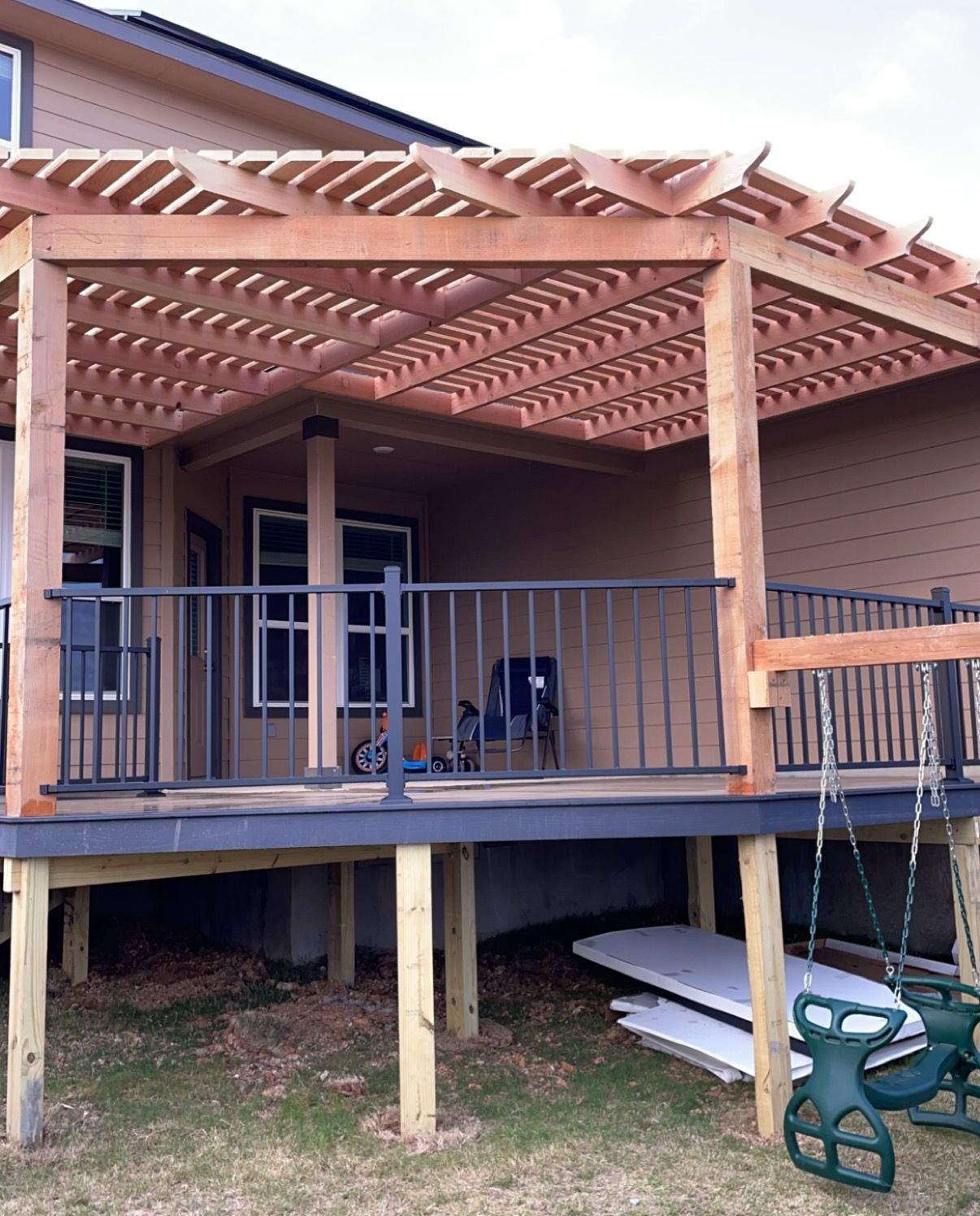 corner deck with shade
