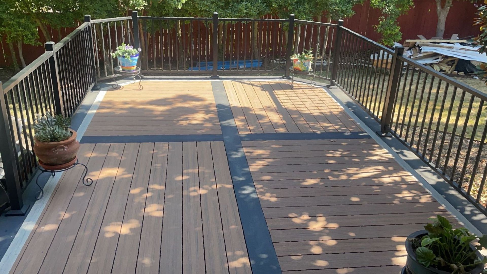 a picture framed composite deck with multi colors