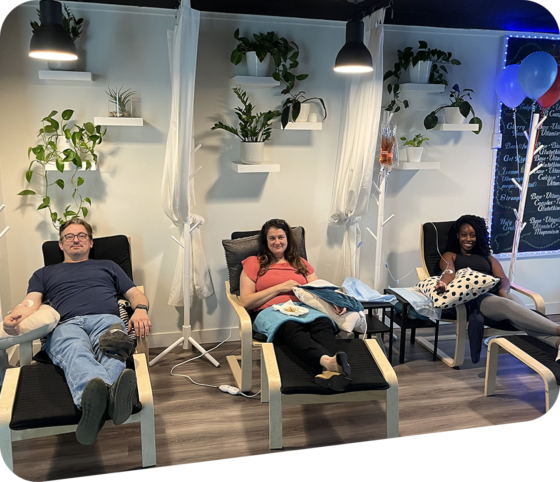 A group of people are sitting in chairs in a room.