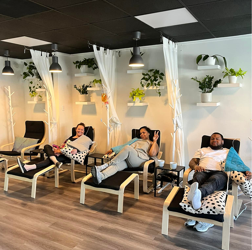 A group of people are sitting in chairs in a room.