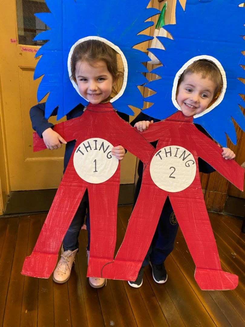 Two children dressed up as thing 1 and thing 2