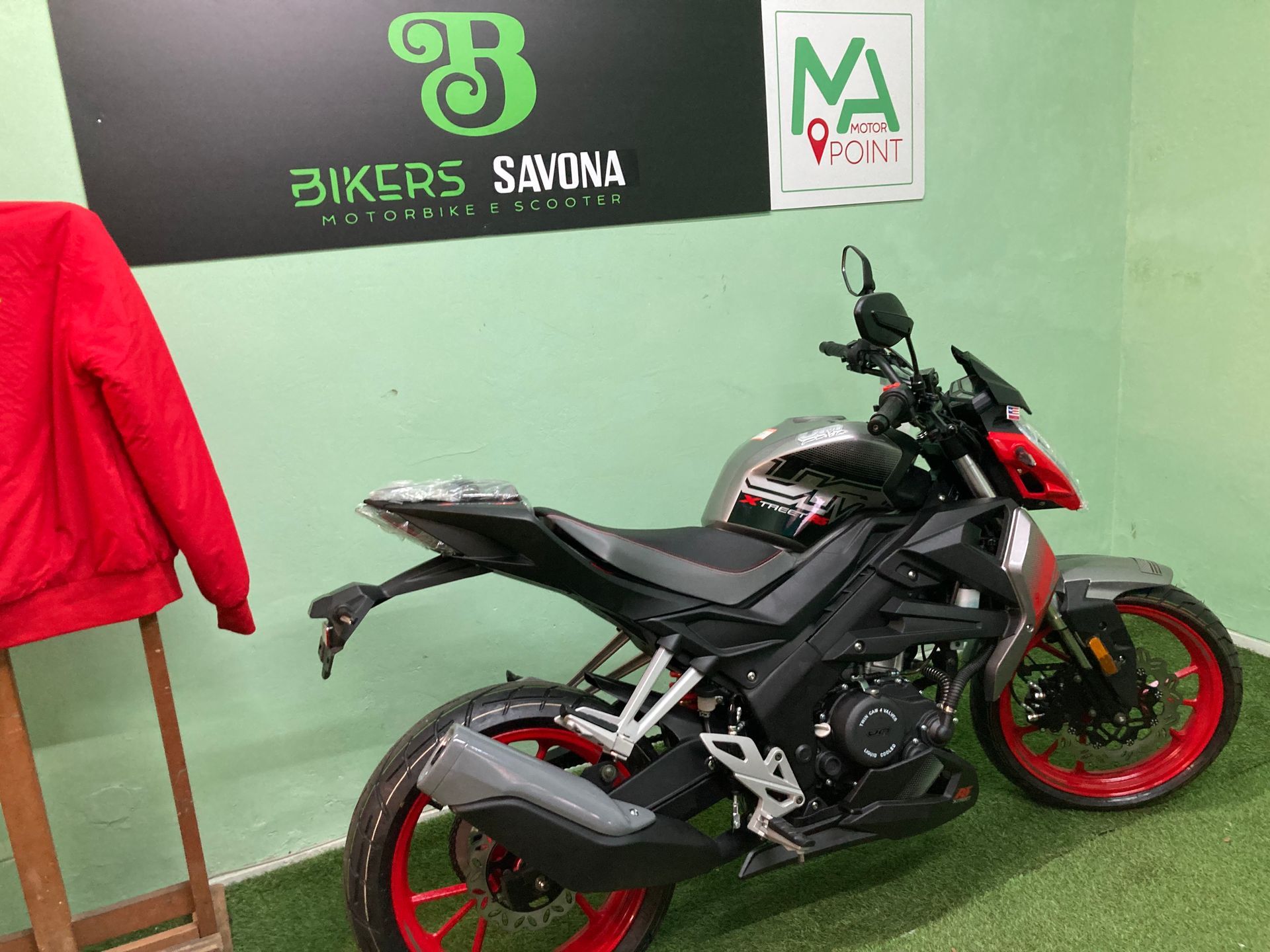 UM ITALIA - XTREET RS 125
