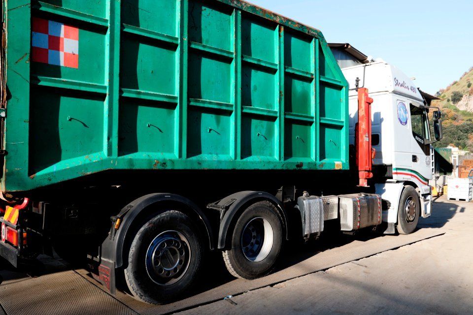 Mezzo per il trasporto di rifiuti speciali