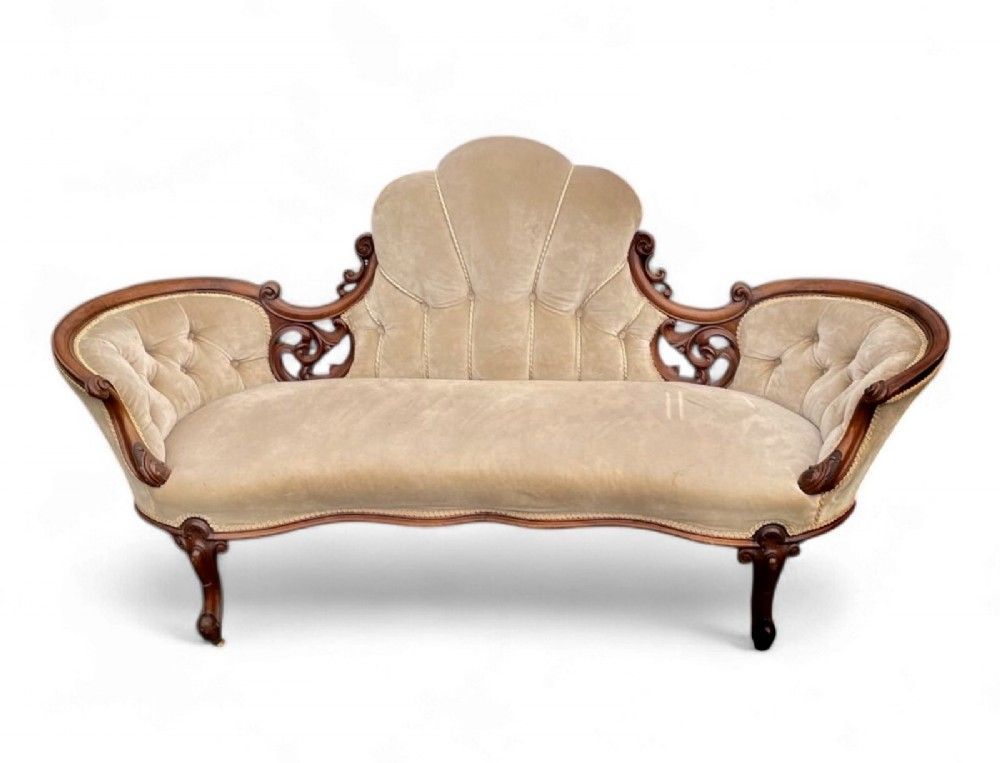 VICTORIAN WALNUT SETTEE