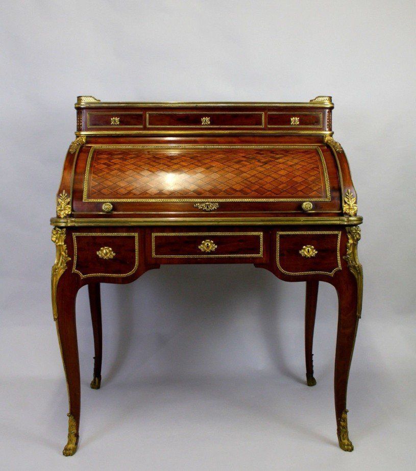 AN EXHIBITION QUALITY FRENCH MAHOGANY DESK
