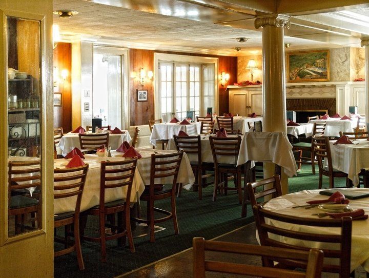 Dining Room — Painesville, OH — Hellriegel’s Inn