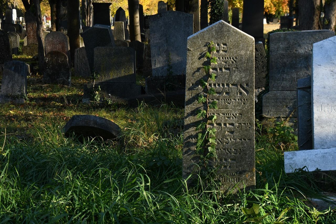 Cemetery showing one main grave with pnt aroundd it  