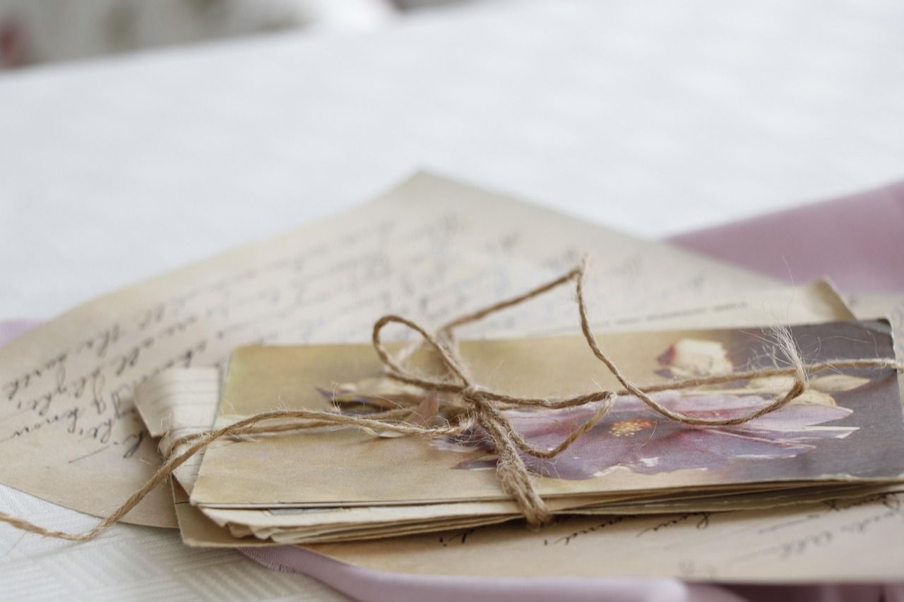 Table with pictures handwritten letter