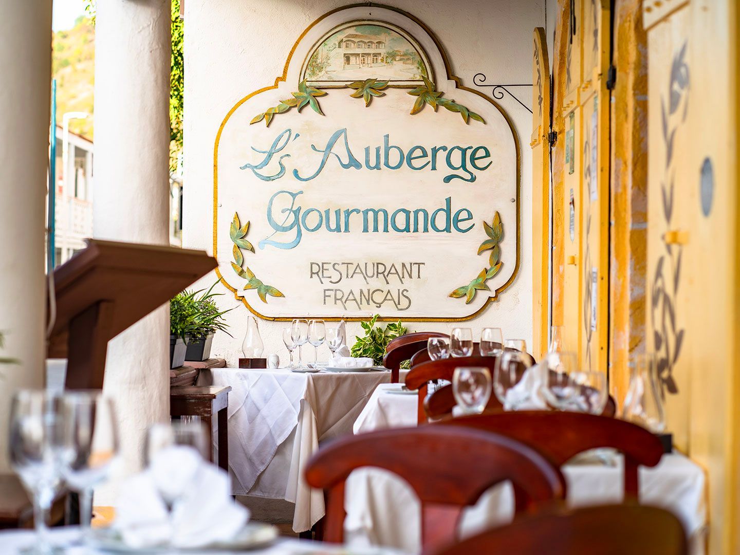 A restaurant with a sign that says l' auberge gourmande
