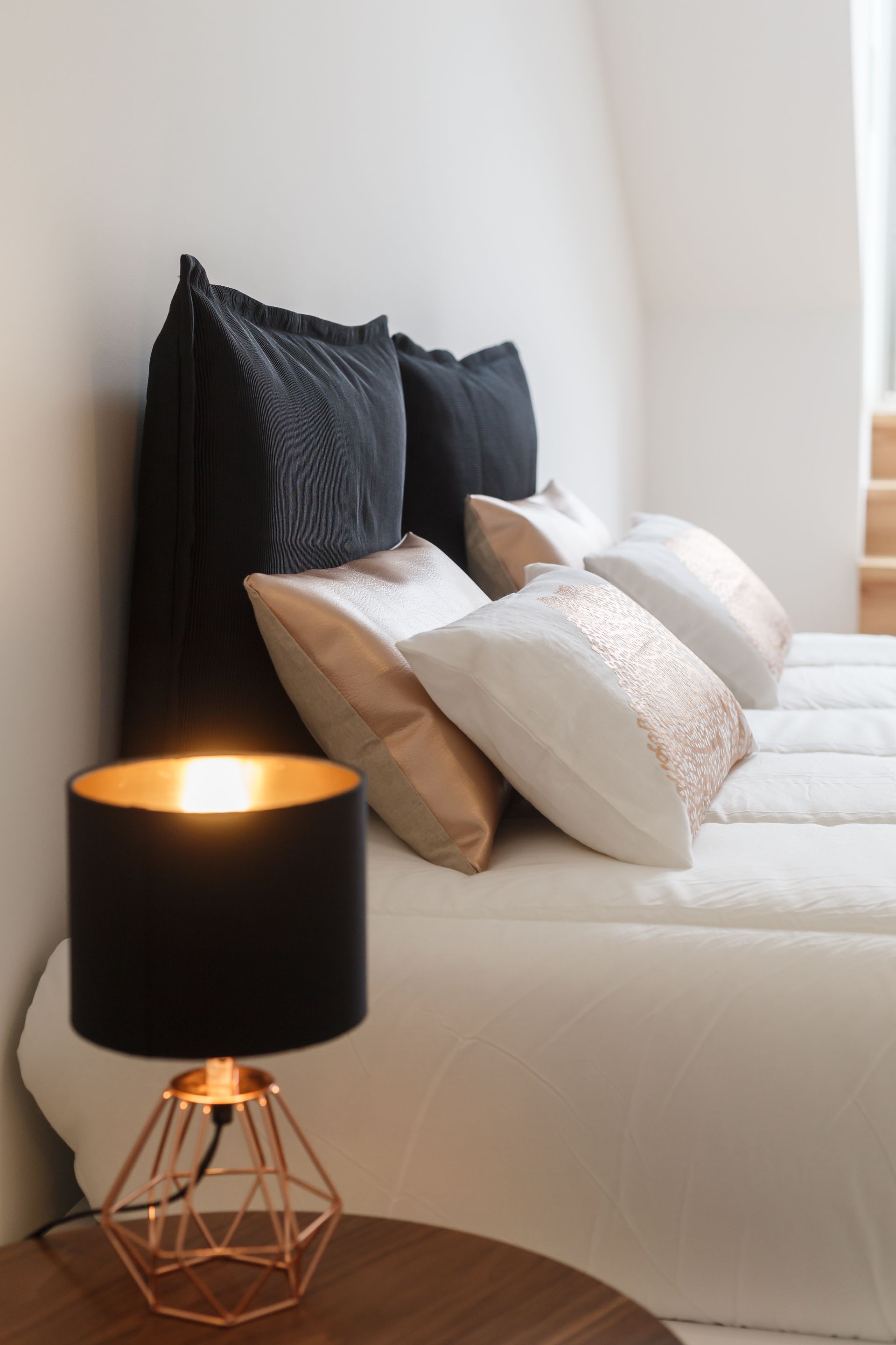 Photo of modern dining area, click here to view Amenities