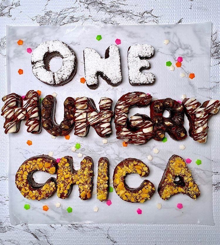 A sign that says one hungry chica on it