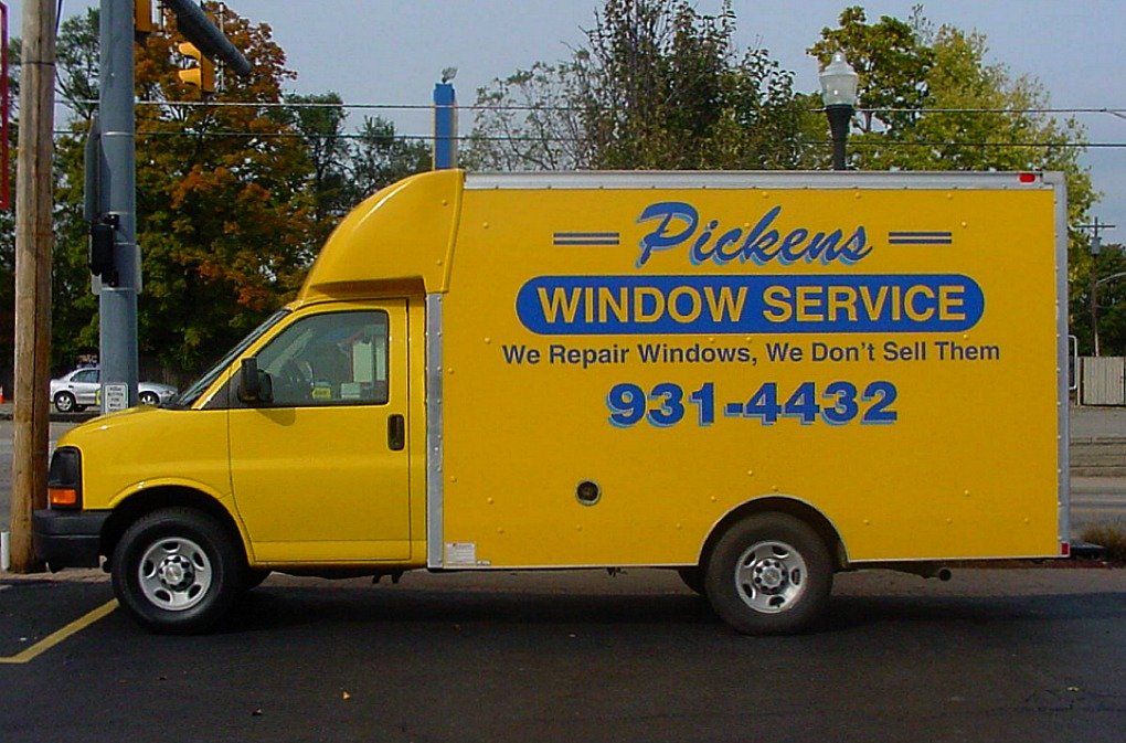 Vehicle Graphics / Lettering