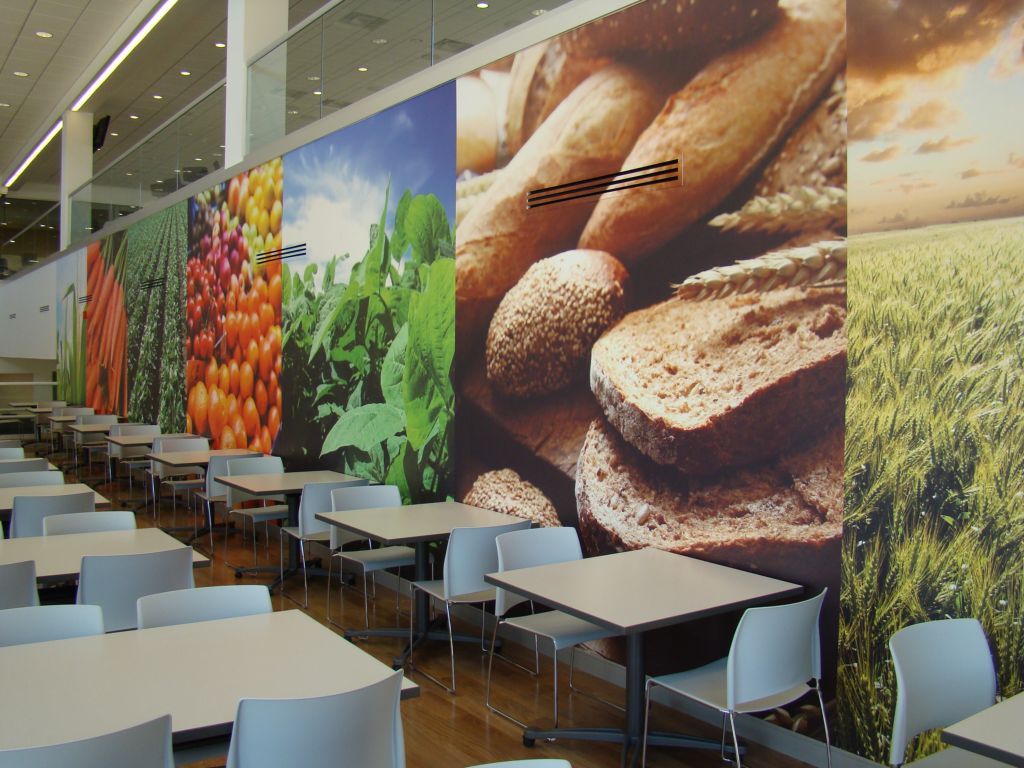 Digitally printed wallcovering