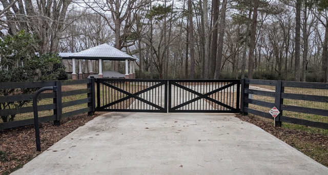 A gated entrance to a residential area with a speed limit of 25