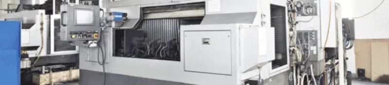 macchinario industriale per stampaggio di materie plastiche