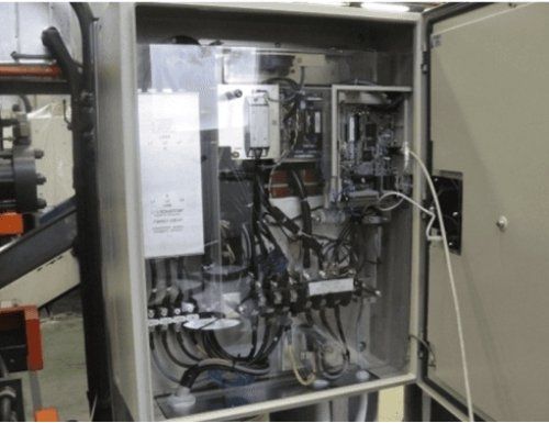 quadro con fili elettrici