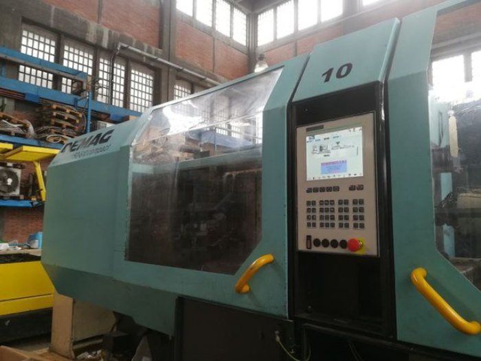 pressa a iniezione Demag