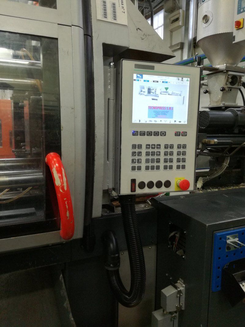 macchina per soffiaggio di materie plastiche