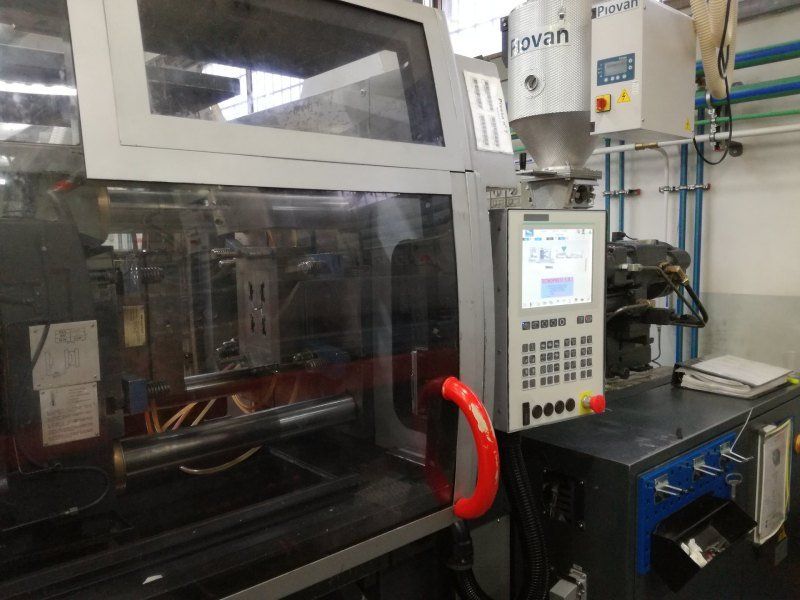 pannelli di controllo di un macchinario per stampaggio