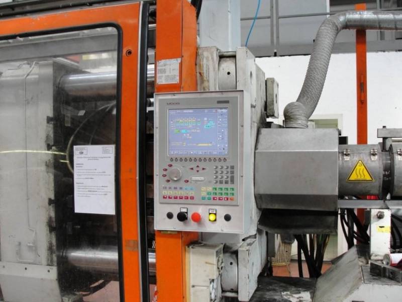 controllore di movimento di una pressa a iniezione