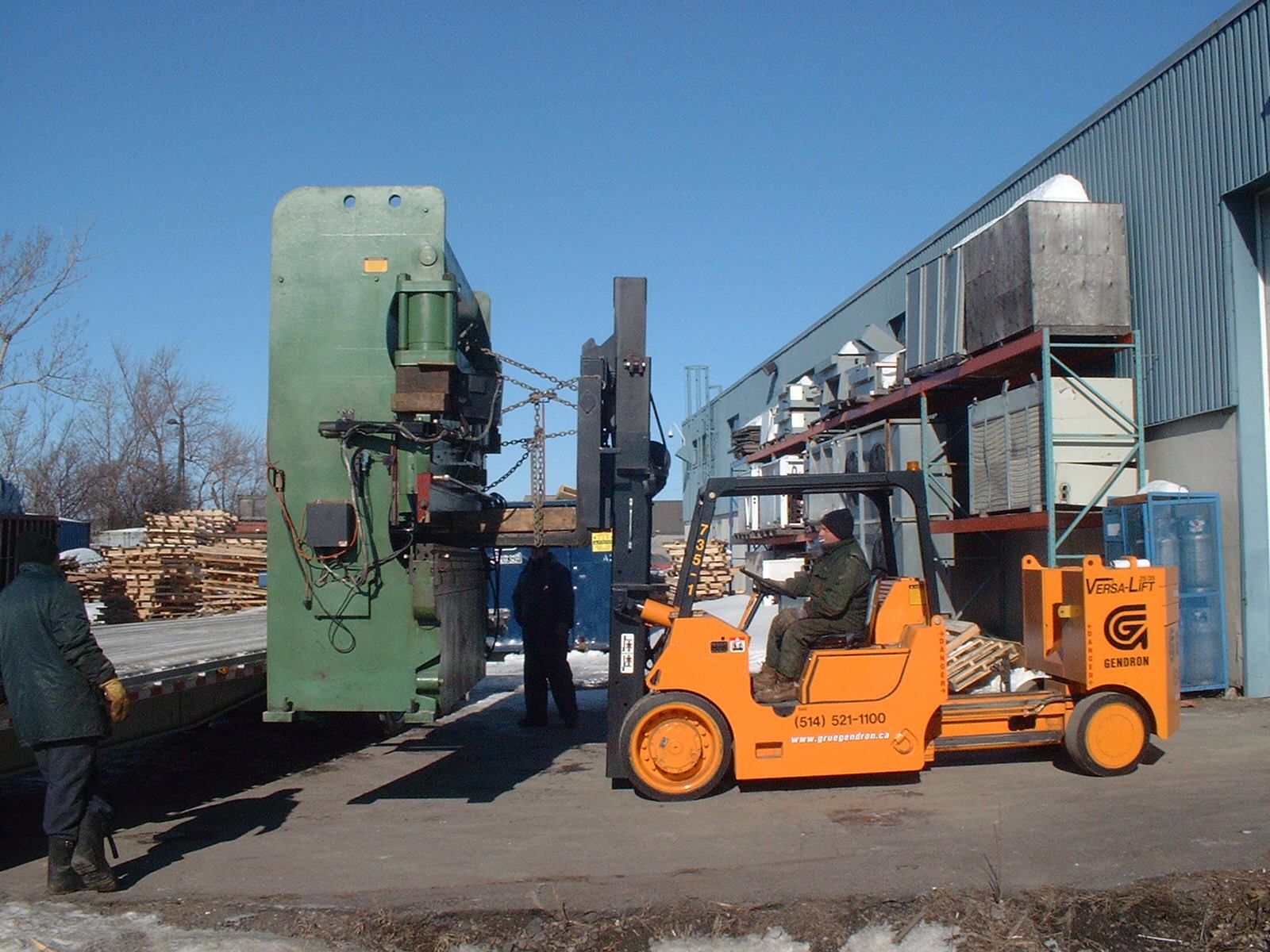A forklift with the letters uss on it