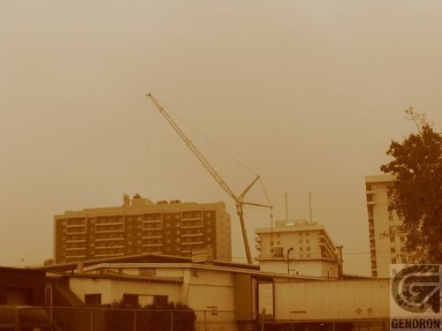 Une photo sépia d'un bâtiment avec le mot Genoron en bas