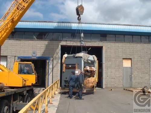 A yellow truck with the word genoron on the side