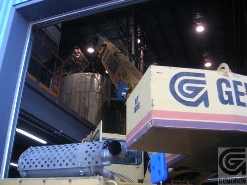 Une grue avec le mot ge dessus