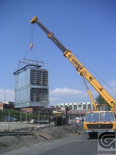 Une grue jaune avec le mot Genoron dessus