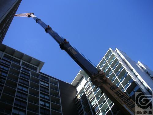 Une grue avec le mot Genoron dessus