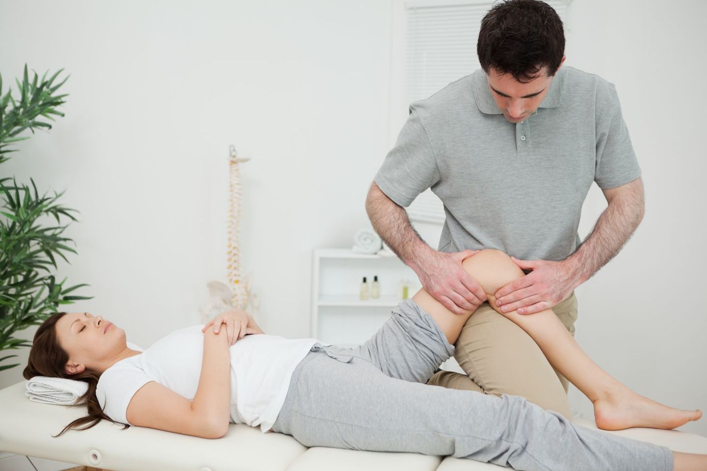 Woman receives treatment for back pain relief in Honolulu, HI