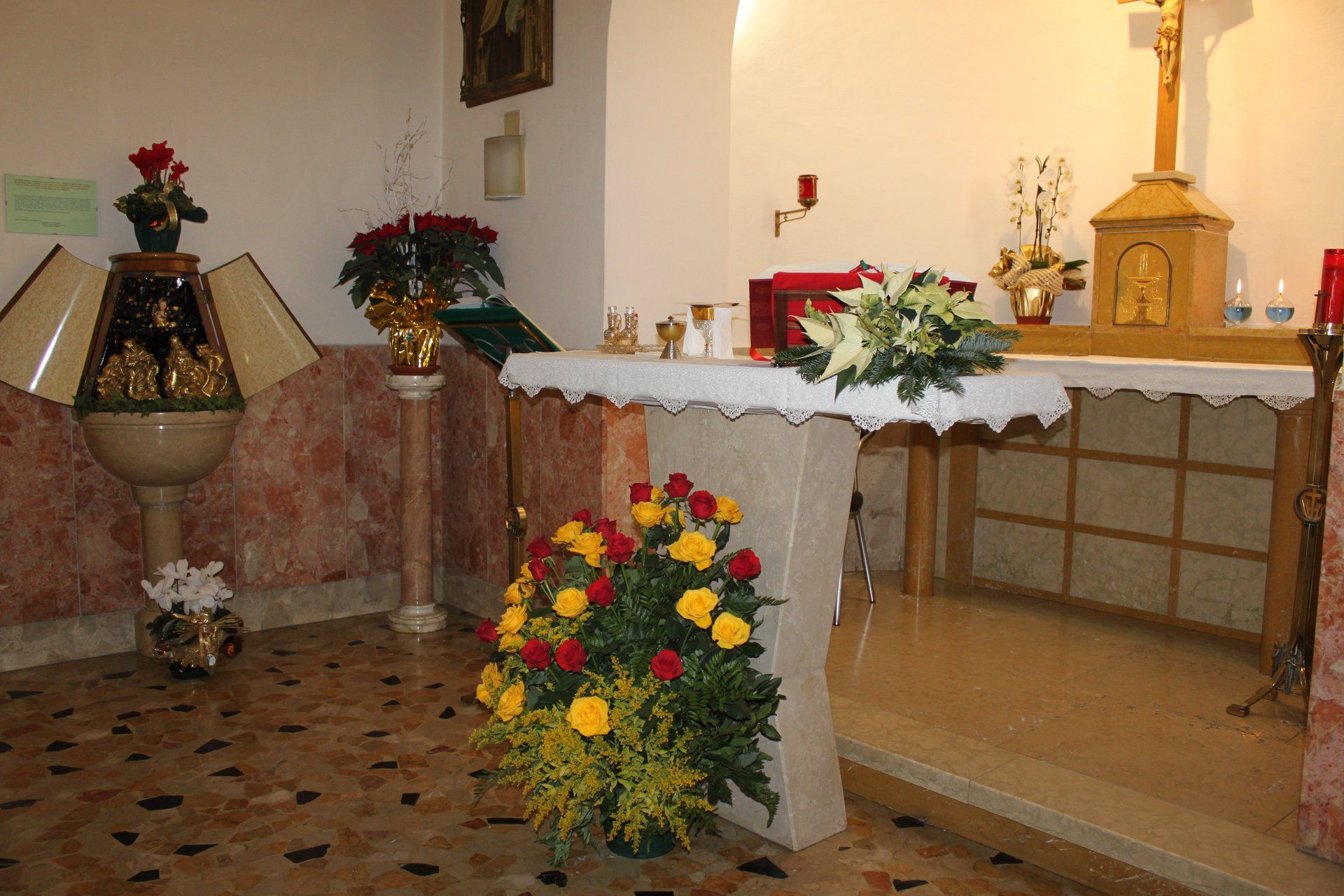 altare con fiori