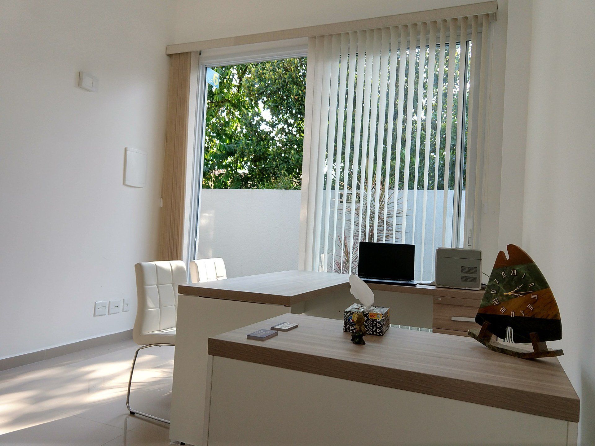 Sala de Psicologia vista de dentro em Bertioga São Paulo