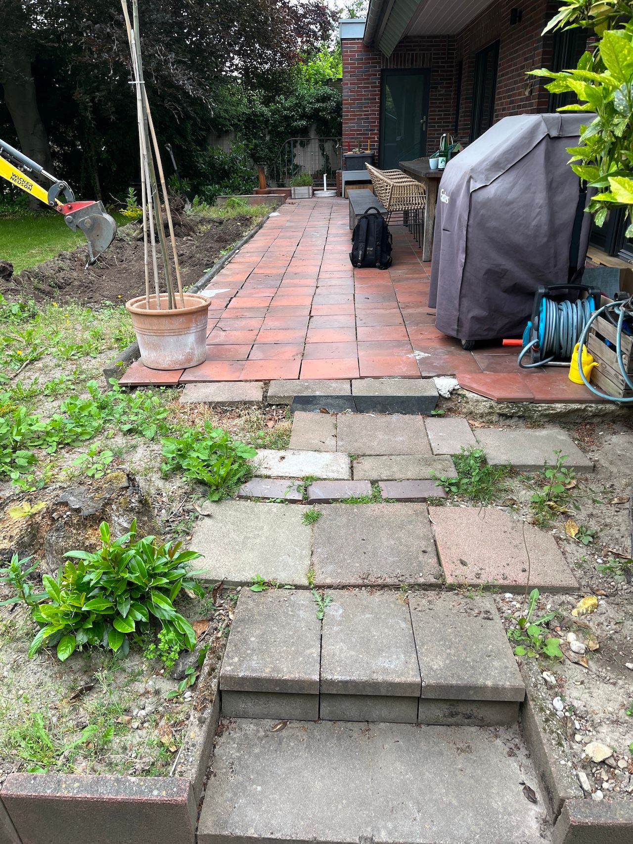 VORHER: Terrassenumbau und -erweiterung. div. Ansichten und Bauabschnitte 