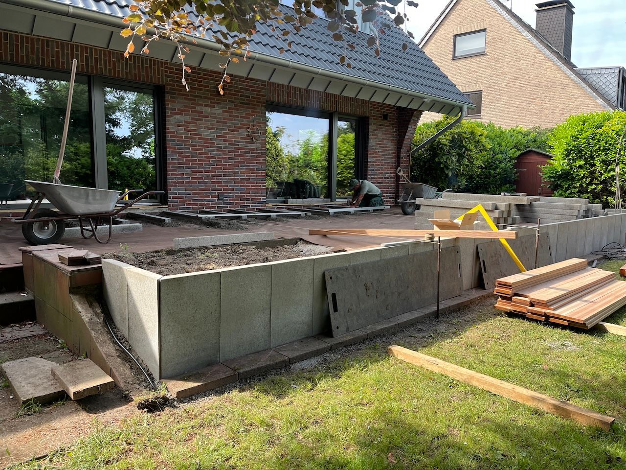 Terrassenumbau und -erweiterung. div. Ansichten und Bauabschnitte 