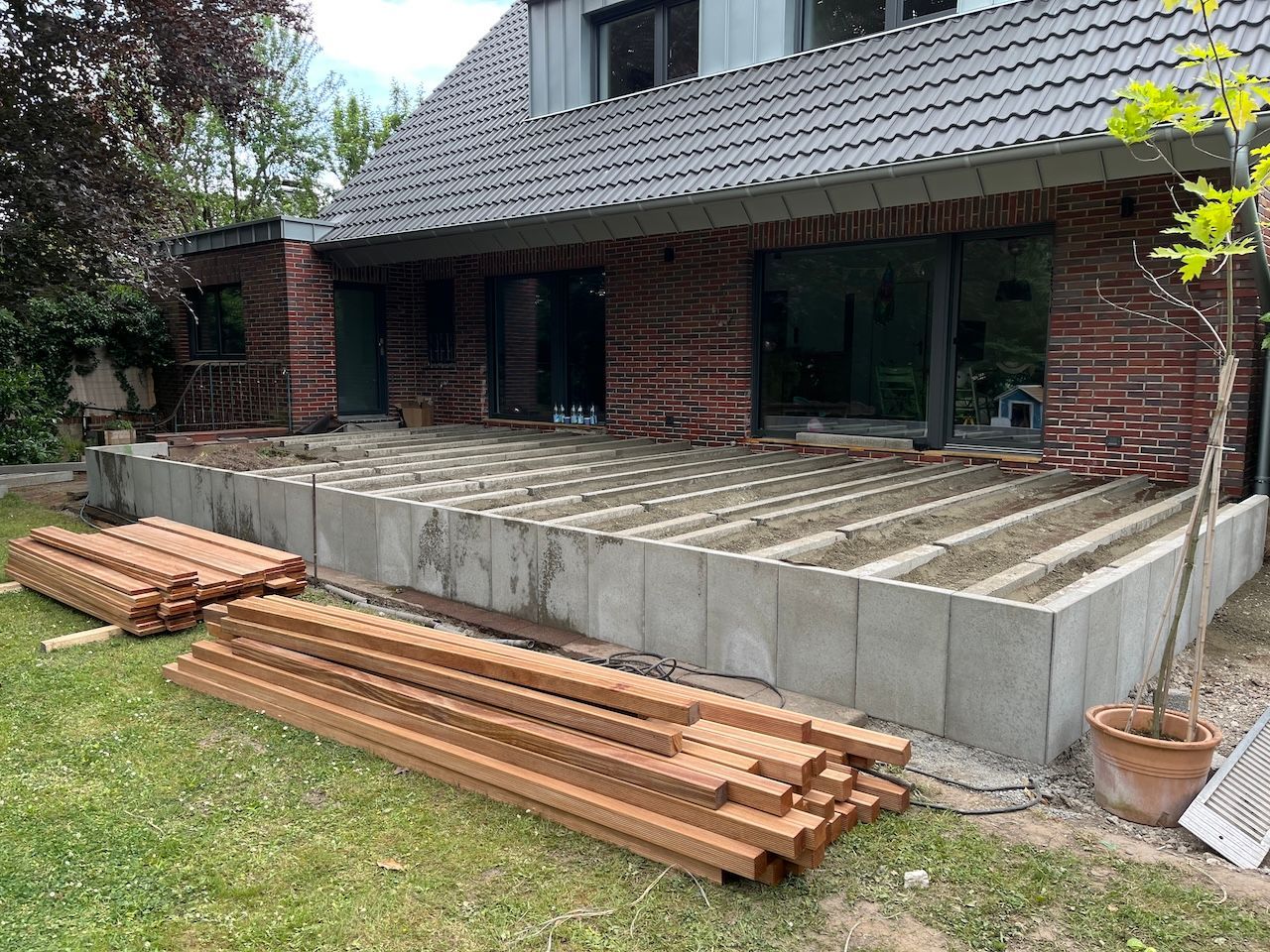 Terrassenumbau und -erweiterung. div. Ansichten und Bauabschnitte 