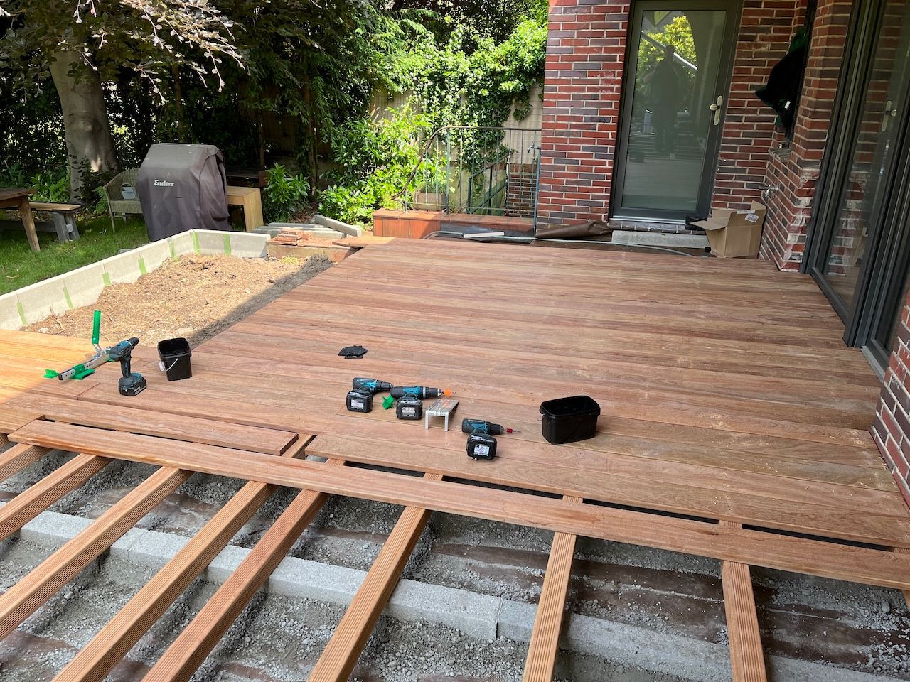 Terrassenumbau und -erweiterung. div. Ansichten und Bauabschnitte 