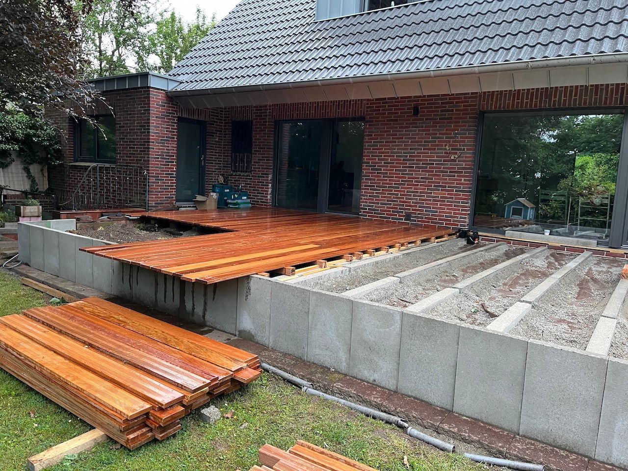 Terrassenumbau und -erweiterung. div. Ansichten und Bauabschnitte 