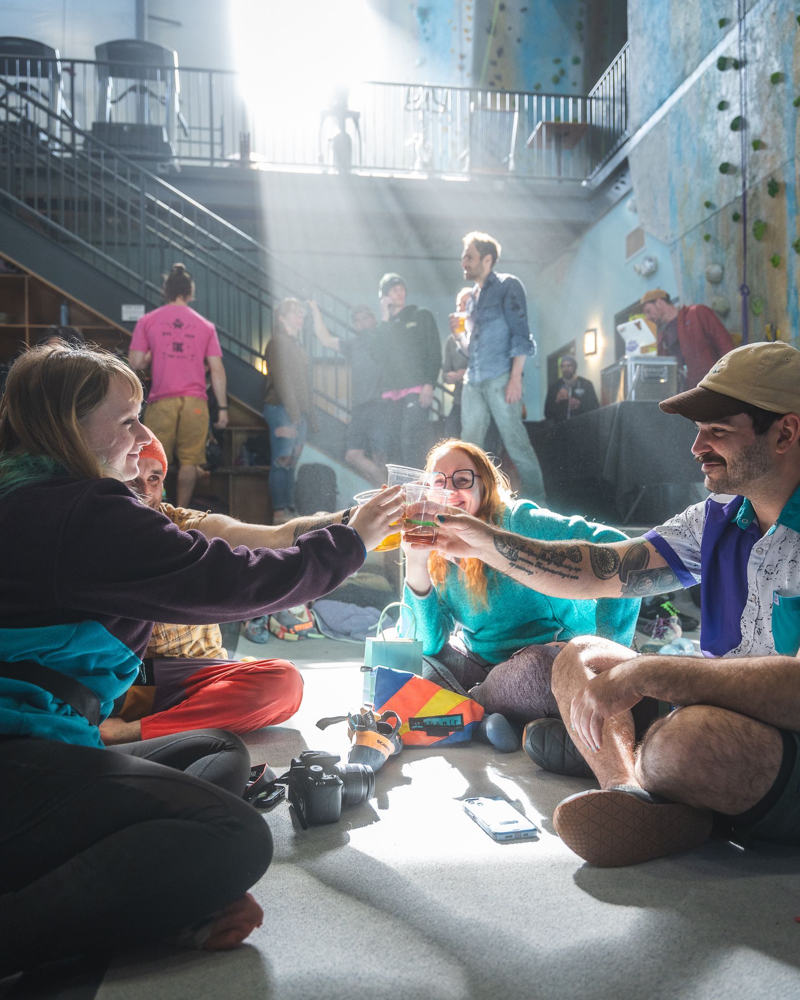 People toasting drinks