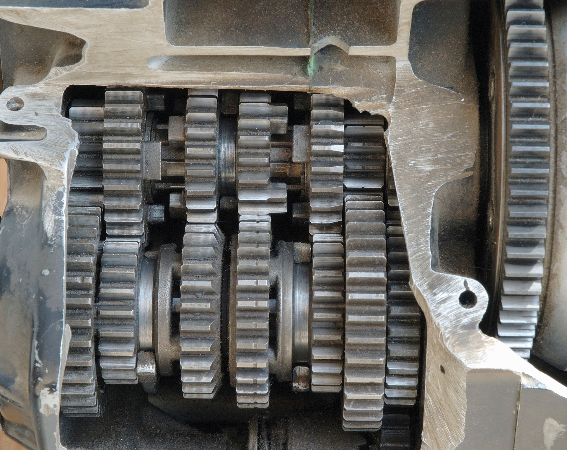 A close up of a gearbox with a hole in the middle | Ruckersville, VA | KEL-CAM Tire & Auto