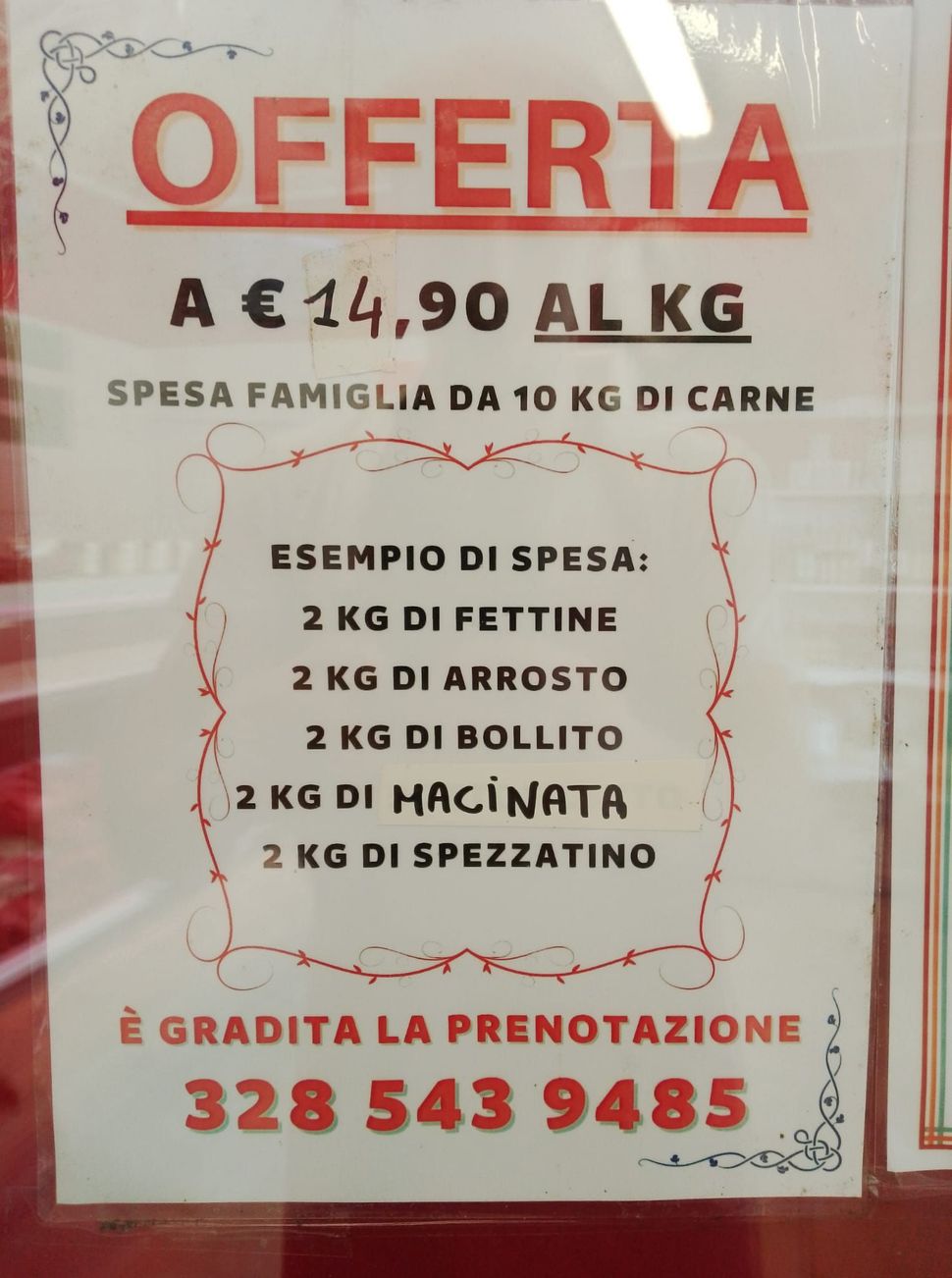 Manifesto in italiano che pubblicizza un'offerta di cesti di carne a 13,90 €/kg, con numero di telefono per le prenotazioni.