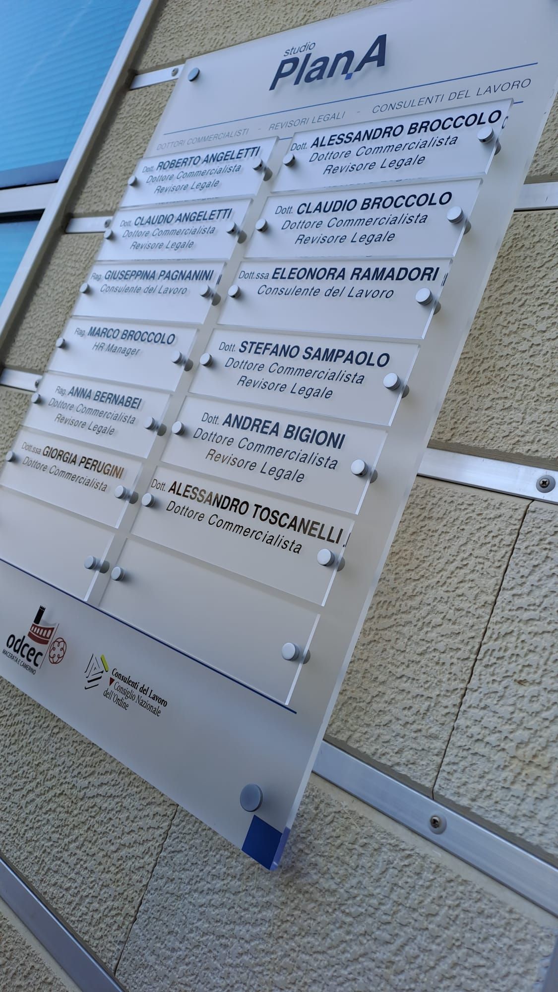 realizzazione targhe Macerata Celaschi