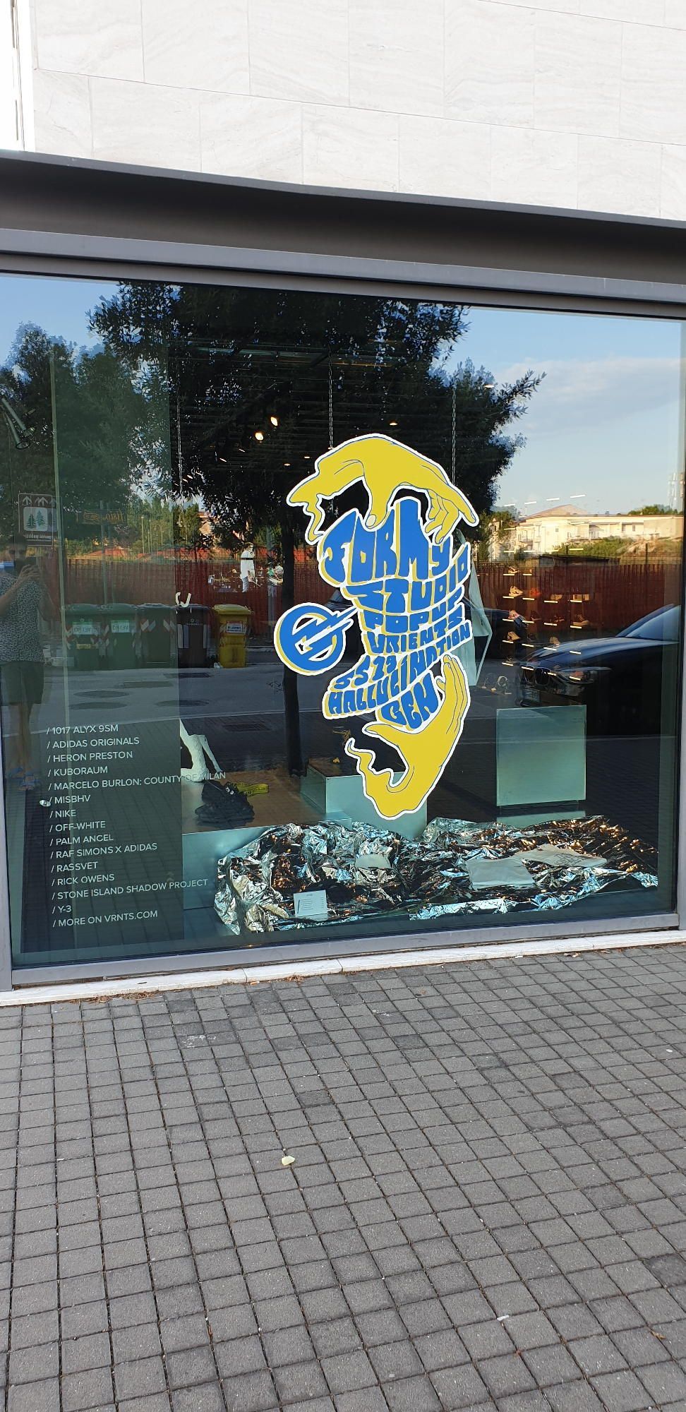 personalizzazione vetrina Macerata Celaschi Targhe