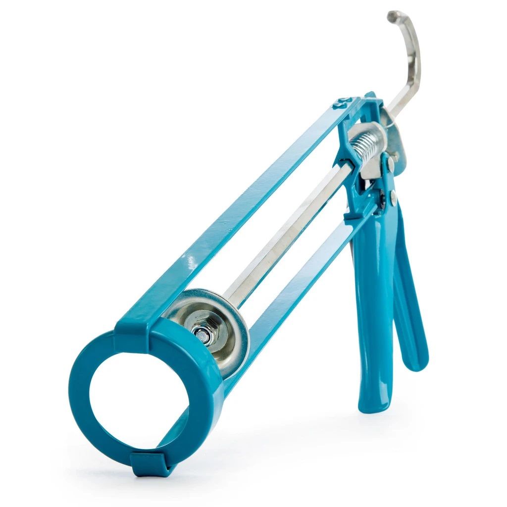 Jumbo sealant applicator gun