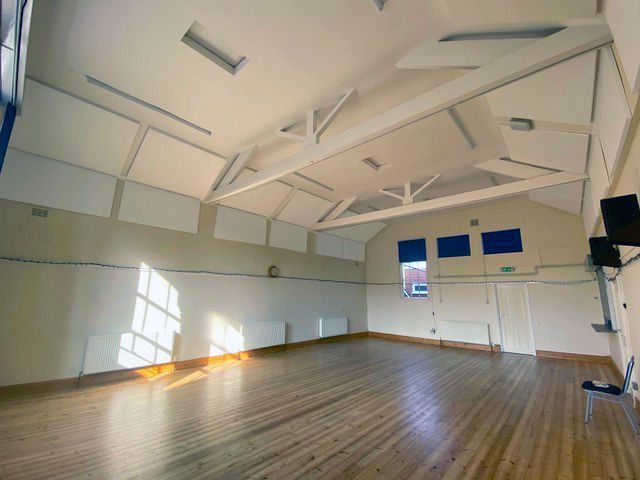 ProSound Acoustic wall and ceiling panels in a school hall 