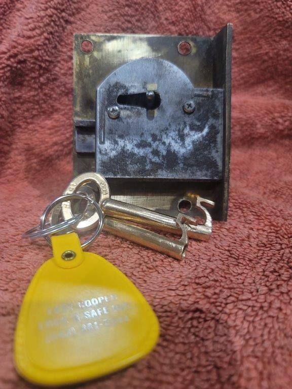 A bunch of keys and a keychain that says oops i failed