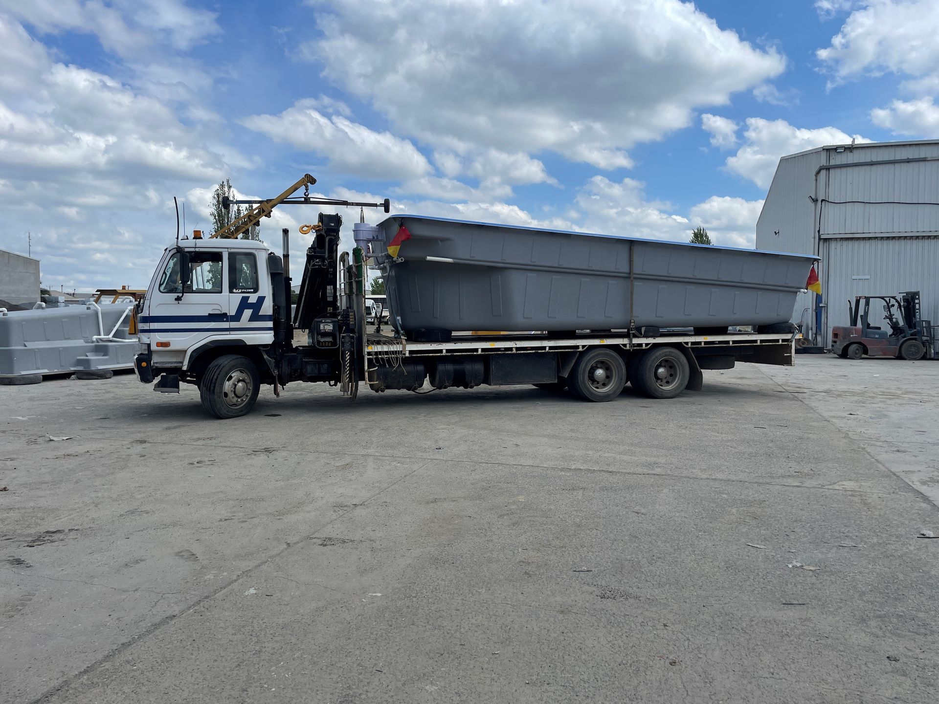 Image of a Trailer Truck — Shepparton, Vic — Moon Crane Hire